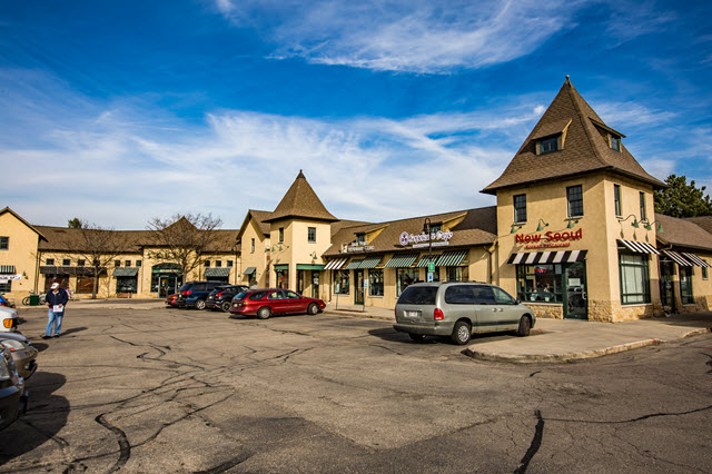 Restaurants, Coffee and Shopping at Sauk Point Square
