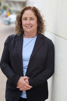 Photo of Jennifer Hoyt