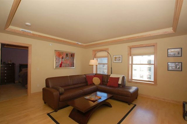 Loraine Condo Living Room with 9 Foot Ceiling